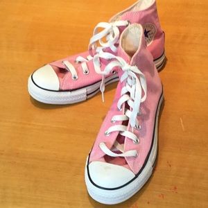 Converse 7.5 Pink High Top Sneakers
